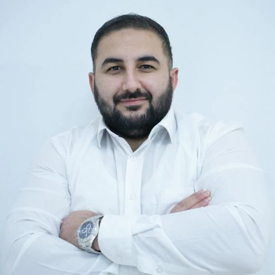 Devran Artan, oprichter van Sales & Co